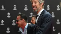 Edwin Van der Sar Bikin Gary Neville Terkejut dengan Pilihan Manajer Terbaiknya