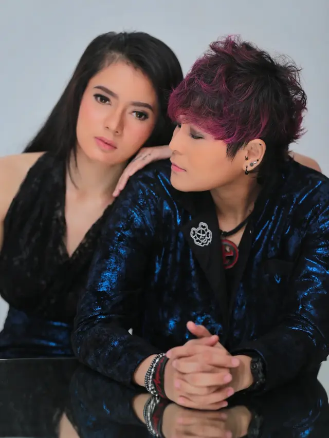 [Bintang] Black Champagne -Mitha The Virgin dan DJ Citra Anidya