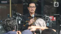 Juru Bicara KPK Febri Diansyah memberikan keterangan kepada wartawan di Gedung KPK, Jakarta, Senin (26/12/2019). Febri melepas jabatan Juru Bicara KPK dan memilih sebagai Kabiro Humas KPK. (merdeka.com/Dwi Narwoko)