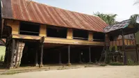 Salah satu bangunan rumah tuo berumur hampir 700 tahun di Kabupaten Merangin, Jambi. (Liputan6.com/B Santoso)
