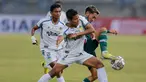 Kompetisi kasta kedua di sepak bola Indonesia, Liga 2 musim 2022/2023 telah resmi dibuka pada Minggu (28/8/2022) di Stadion Si Jalak Harupat, Bandung, dengan mempertandingkan laga pembuka di Grup Tengah antara tuan rumah Persikab Bandung melawan PSIM Yogyakarta. Laga pun tuntas 1-1, di mana Persikab terlebih dahulu unggul pada menit ke-25 yang dapat disamakan PSIM pada menit ke-42. (Bola.com/M Iqbal Ichsan)