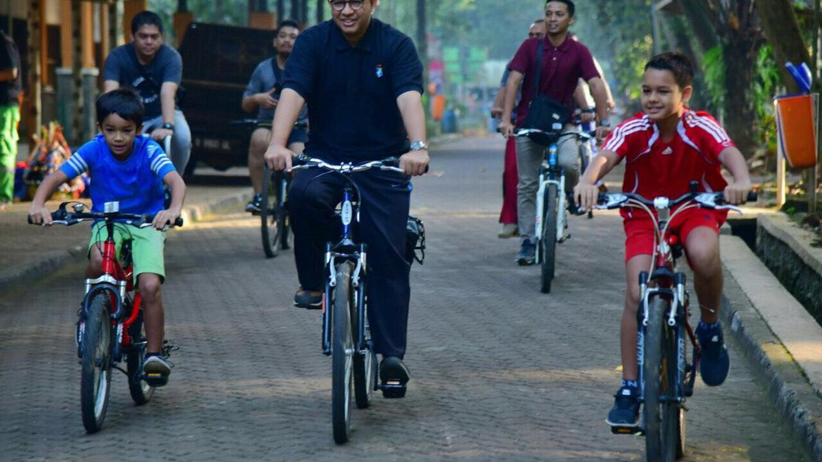 Kunjungi Ragunan, Anies Baswedan Namai Seekor Bayi Anoa - News Liputan6.com