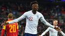 Striker Inggris Tammy Abraham berselebrasi usai mencetak gol ke gawang Montenegro pada pertandingan Grup A Kualifikasi Piala Eropa 2020 di Stadion Wembley di London (14/11/2019). Inggris menang telak 7-0 atas Montenegro. (AFP/Glyn Kirk)