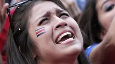 Ekspresi kesedihan fans Kosta Rika usai timnya dikalahkan Belanda, Brasil, Sabtu (5/7/14). (REUTERS/Juan Carlos Ulate)