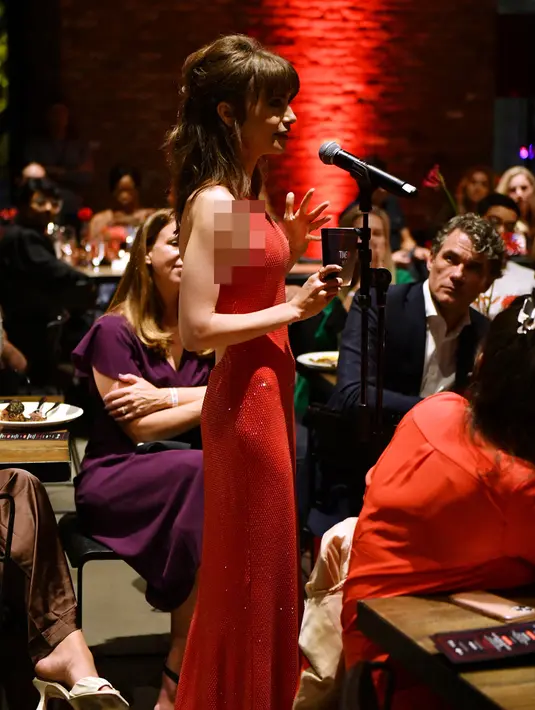 <p>Lily Collins berbicara pada acara TIME100 Next Gala di Second Floor, New York City, Amerika Serikat, 25 Oktober 2022. Tampil pada acara bertabur bintang tersebut, Lily Collins tampak berkelas. (Craig Barritt/Getty Images for TIME/AFP)</p>