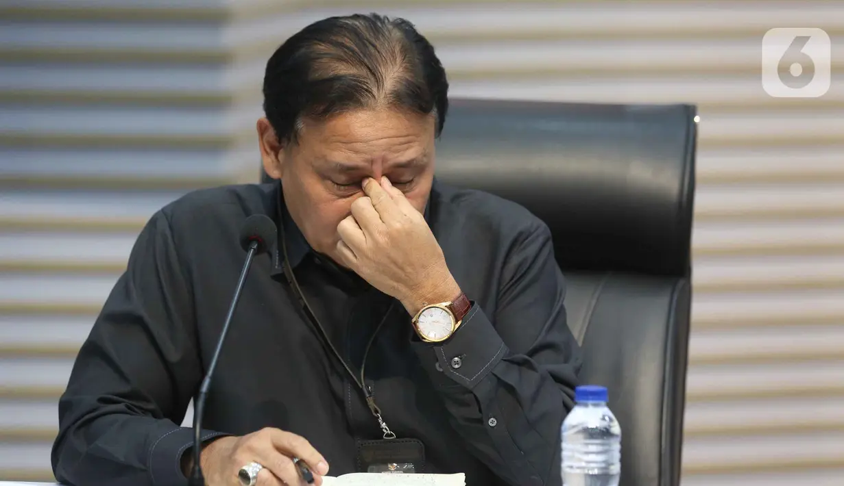 Pada Kamis 5 Februari 2026 malam, tim penyidik KPK menangkap tujuh orang terkait penerimaan atau janji dalam pengurusan sengketa lahan di Pengadilan Negeri (PN) Depok. Tampak dalam foto, Ketua Bidang Pengawasan Hakim dan Investigasi Komisi Yudisial (KY), Abhan, saat hadir dalam rilis penetapan dan penahanan terduga pelaku tindak pidana korupsi terkait penerimaan atau janji dalam pengurusan sengketa lahan di Pengadilan Negeri Depok di gedung Merah Putih Komisi Pemberantasan Korupsi (KPK), Jakarta, Jumat (6/2/2026). (Liputan6.com/Helmi Fithriansyah)