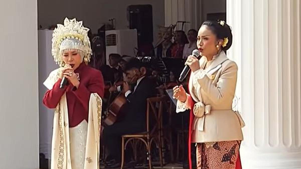 Krisdayanti dan Melly Goeslaw Duet di Upacara HUT ke-81 RI, Kompak Berbusana Merah Putih