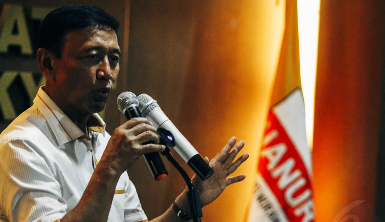 Ketua Umum DPP Hanura Wiranto membuka acara Syukuran Kader di Jakarta, Kamis (30/10/2014). (Liputan6.com/Faizal Fanani) 