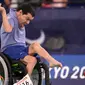 Mauricio Ibarbure dari Argentina bertanding melawan Takumi Nakamura dari Jepang dalam pertandingan boccia individual BC1 di Paralimpiade Tokyo 2020, Tokyo, Jepang, 28 Agustus 2021. (AP Photo/Shuji Kajiyama)