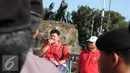 Sejumlah massa aksi gabungan dari Save NKRI berunjuk rasa di sekitar patung kuda di jalan Merdeka Barat, Jakarta, Minggu (8/1). Dalam aksinya tersebut massa menuntut di bubarnya FPI (Front Pembela Islam). (Liputan6.com/Helmi Affandi)