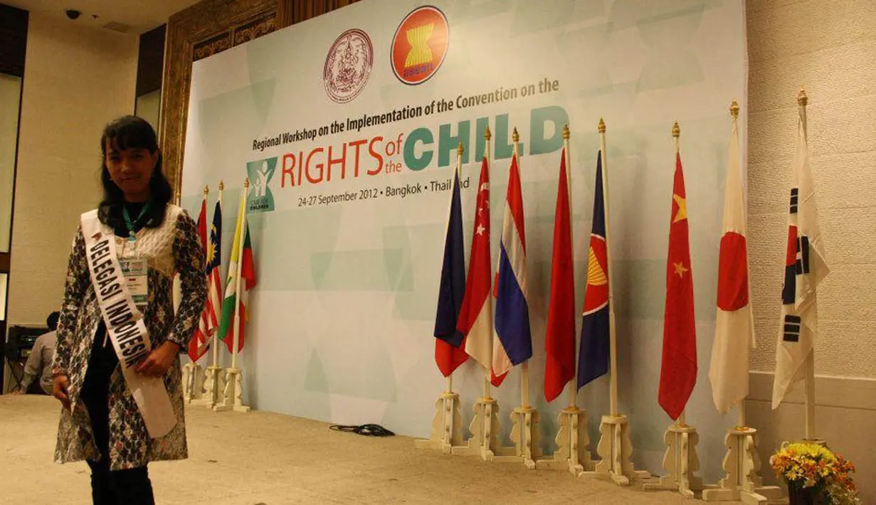 Gayatri terpilih mewakili Indonesia pada 2012 ke tingkat ASEAN dan mengikuti pertemuan Convention on the Right of the Child (CRC) atau Konvensi Hak-Hak Anak tingkat ASEAN di Thailand. (twitter.com/