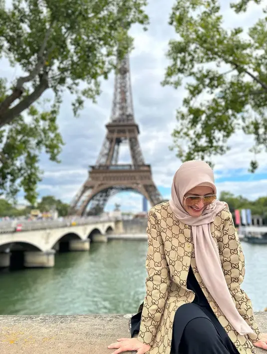 Sejak vakum dari dunia hiburan, Inneke mulai fokus mengurus keluarga. Ia sibuk menjadi istri sekaligus ibu untuk dua anaknya yang masih dalam pertumbuhan. Inneke juga kerap mengajak buah hatinya untuk jalan-jalan dan menikmati liburan di dalam maupun luar negeri. (Liputan6.com/IG/@inekekoes)