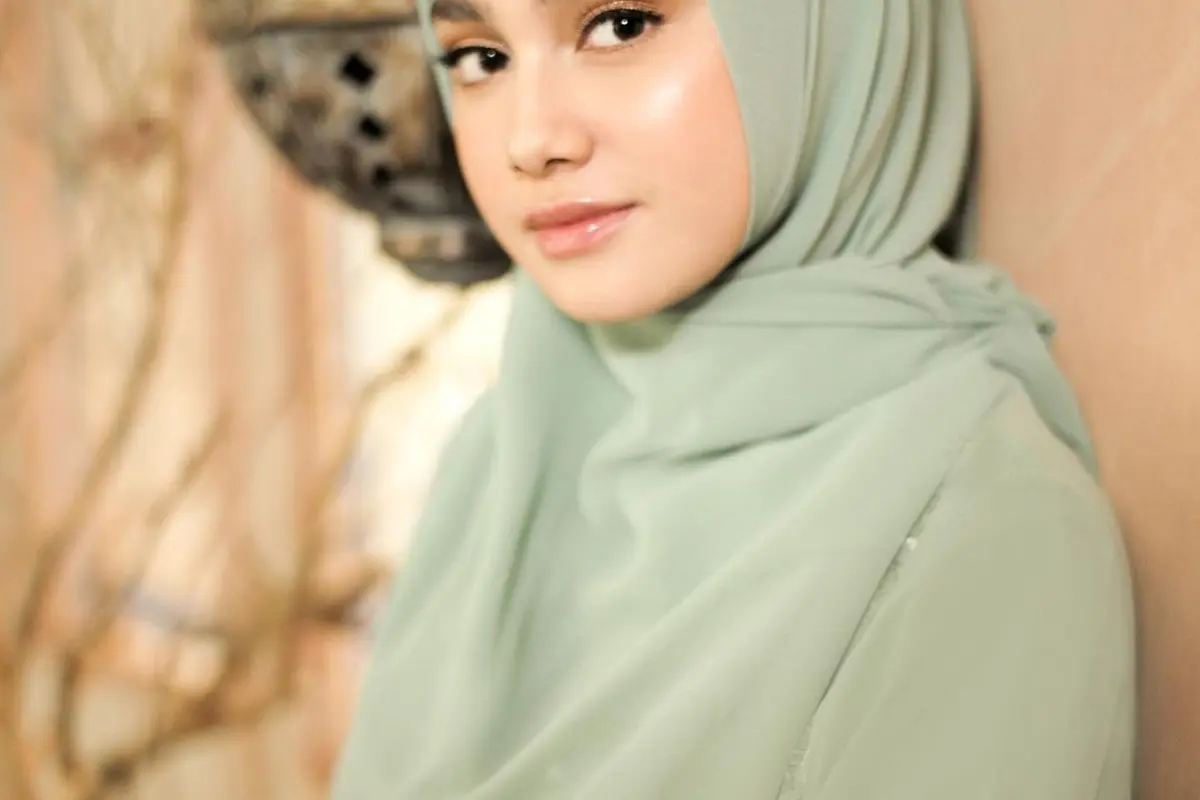 6 Pemotretan Keluarga Syifa Hadju, Kompak Pakai Baju Muslim Warna Senada