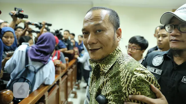[Bintang] Sepanjang Tahun 2017, Ini 8 Artis Indonesia yang Tersandung Narkoba