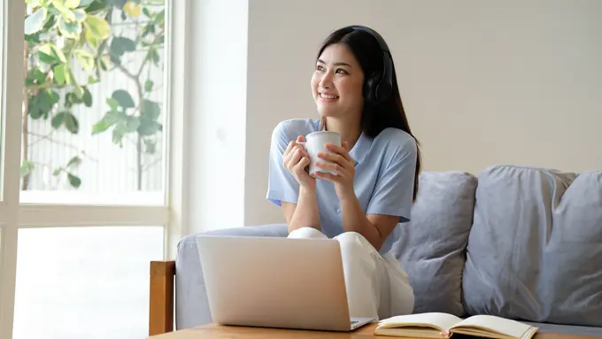 perempuan dan oktober bahagia dewasa