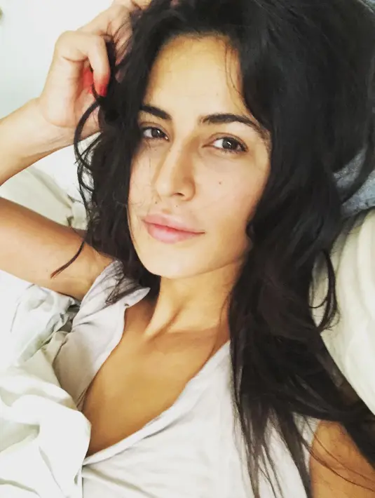 Meskipun wajahnya tidak dibalut makeup, akan tetapi Katrina Kaif tetap cantik menawan. (Foto: instagram.com/katrinakaif)