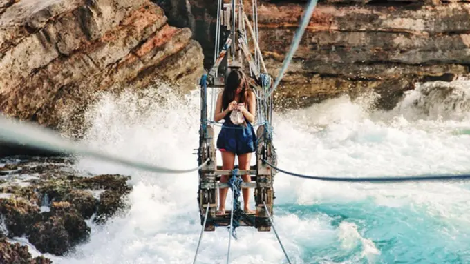 5 Alasan Mengapa 'Traveling' Sanggup Bantu Kamu 'Move On'