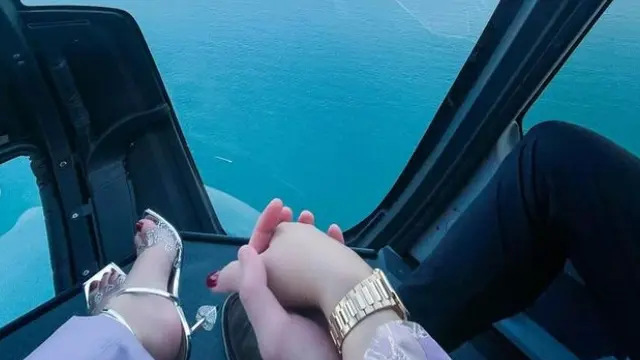Syahrini naik helikopter di Dubai (Instagram/princessyahrini)