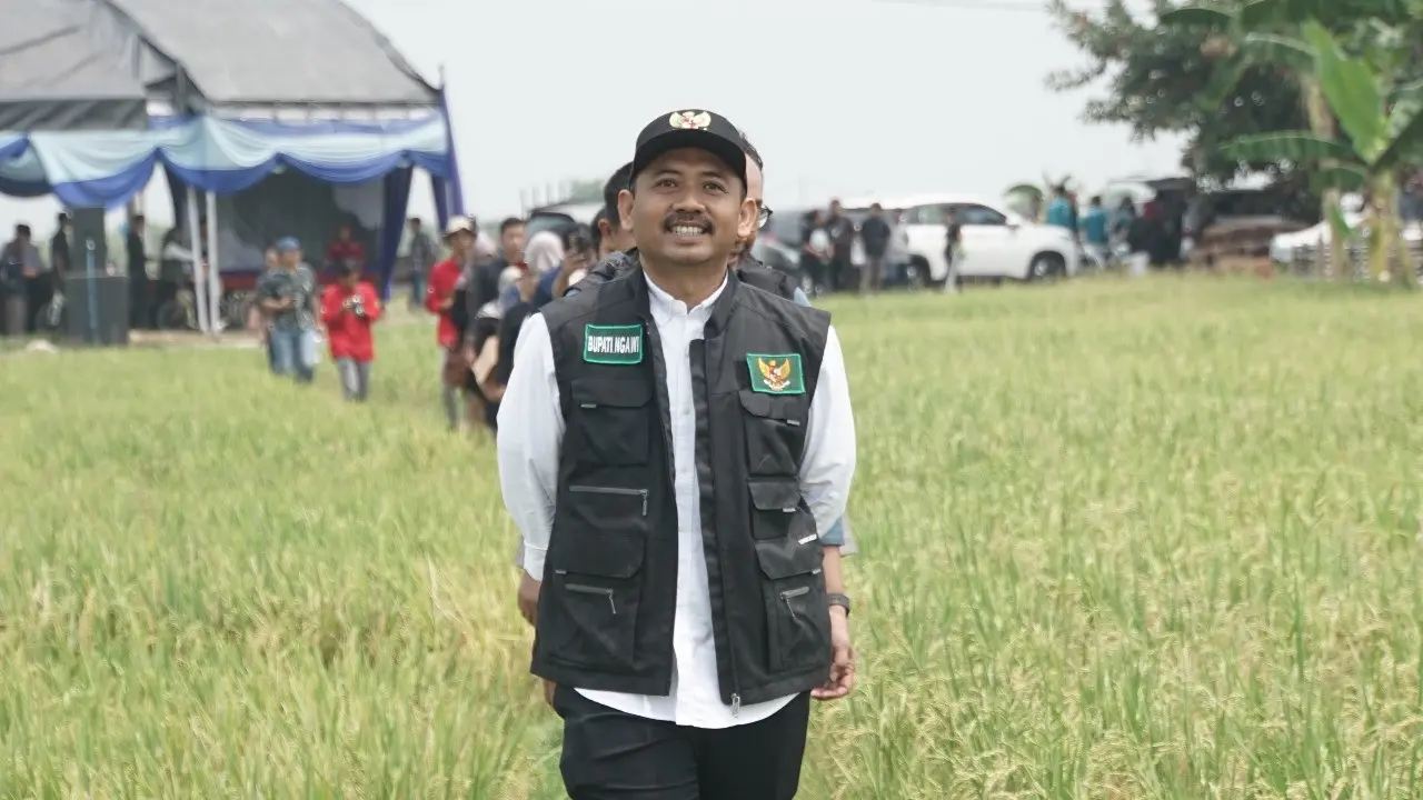bupati Ony di sawah