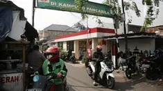 Suasana kawasan Jalan Petamburan III, Jakarta, Rabu (20/7/2022). Mantan pimpinan Front Pembela Islam (FPI) Muhammad Rizieq Shihab dinyatakan bebas bersyarat dari Rutan Bareskrim Polri, pada hari ini. (Liputan6.com/Faizal Fanani)