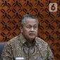 Gubernur Bank Indonesia (BI), Perry Warjiyo menjelaskan keputusan tersebut diambil sebagai langkah konsistensi untuk menjaga stabilitas ekonomi dan keuangan. (Liputan6.com/Angga Yuniar)