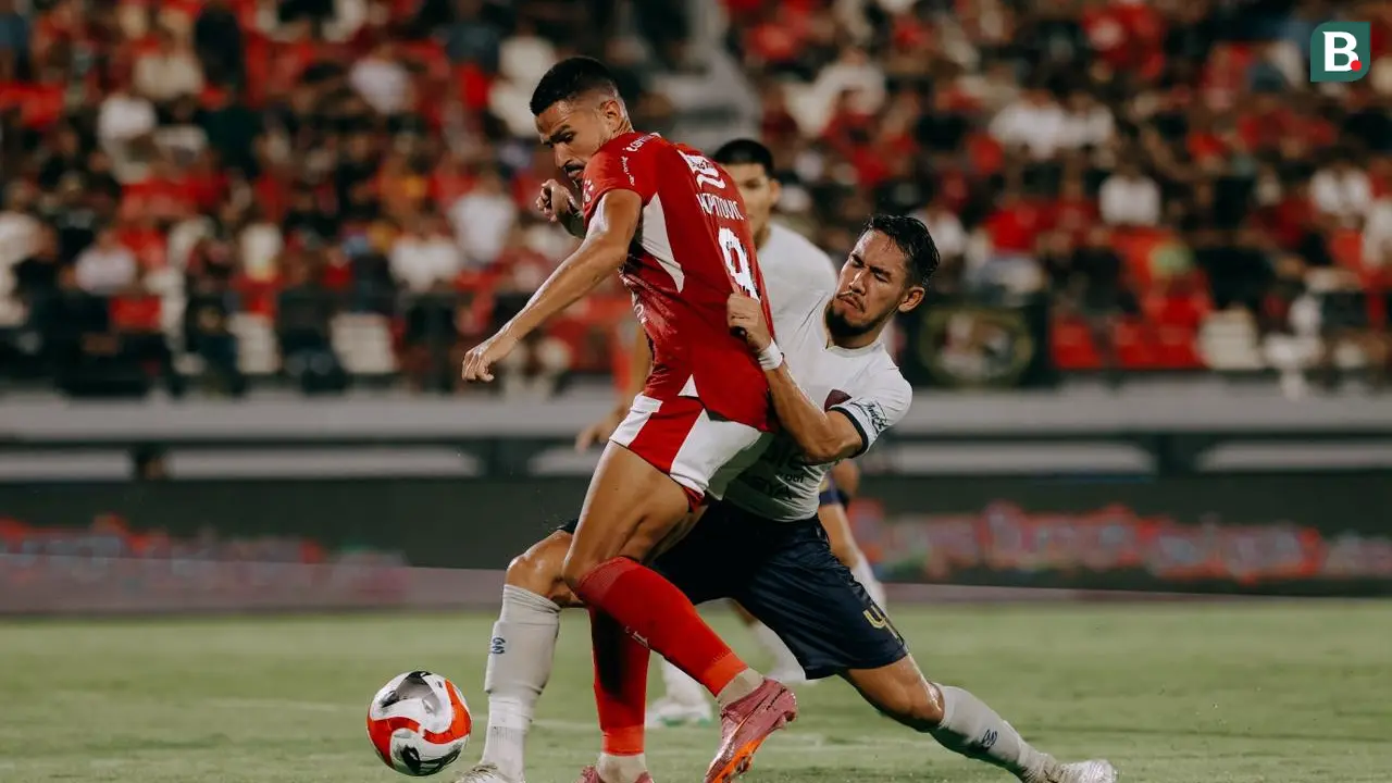 Bali United melawan Persita Tangerang