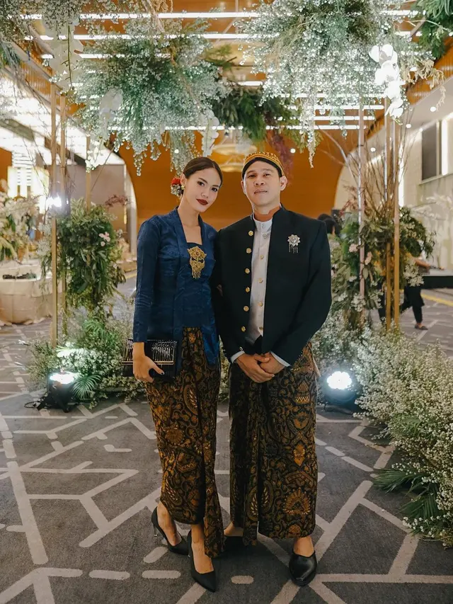 Makin Mesra Ini 7 Potret Terbaru Kemesraan Della Dartyan dan Nino RAN
