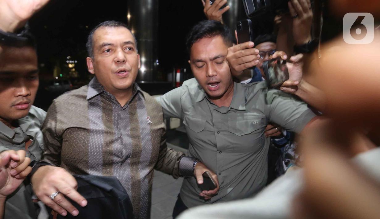 Wakil Menteri Imigrasi dan Pemasyarakatan, Silmy Karim (kiri) saat tiba di Gedung Merah Putih Komisi Pemberantasan Korupsi (KPK), Jakarta, Rabu (3/6/2026). (Liputan6.com/Helmi Fithriansyah)