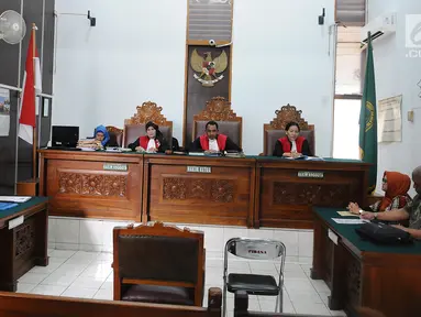 Suasana sidang gugatan perdata kasus dugaan pemerkosaan terhadap staf Dewas BPJS Ketenagakerjaan, RA, di PN Jakarta Selatan, Rabu (13/3). Sidang ditunda lantaran pihak pengacara tergugat dua dan tiga tidak hadir. (Liputan6.com/Herman Zakharia)
