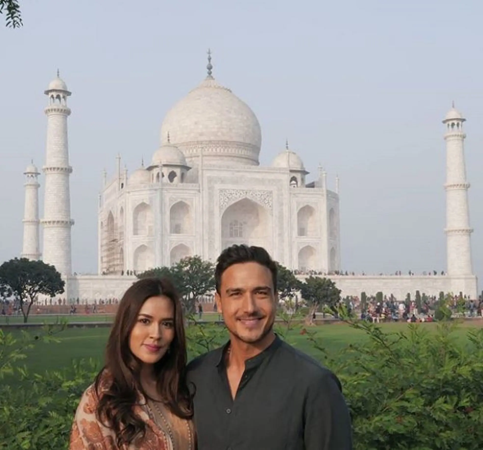 Hamish Daud dan Raisa berkunjung ke Taj Mahal di India (Instagram/@hamishdw)