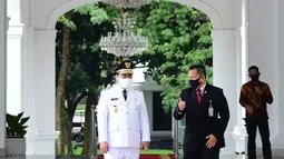 Wakil Gubernur DKI Jakarta Ahmad Riza Patria tiba jelang pelantikan di Istana Negara, Jakarta, Rabu (15/4/2020). Politisi Partai Gerindra mengisi kursi Wagub DKI yang kosong hampir dua tahun sejak ditinggal Sandiaga Uno. (Biro Pers Kepresidenan)