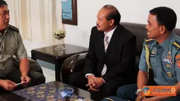 Citizen6, Filipina: Atase Pertahanan (Athan) RI Manila Kolonel Laut Djakaria P. Girsang bersama Konjen RI Davao Eko Hartono, melaksanakan Courtesy Call kepada Komandan (East Mincom yang baru, Senin (30/4). (Pengirim: Badarudin Bakri)