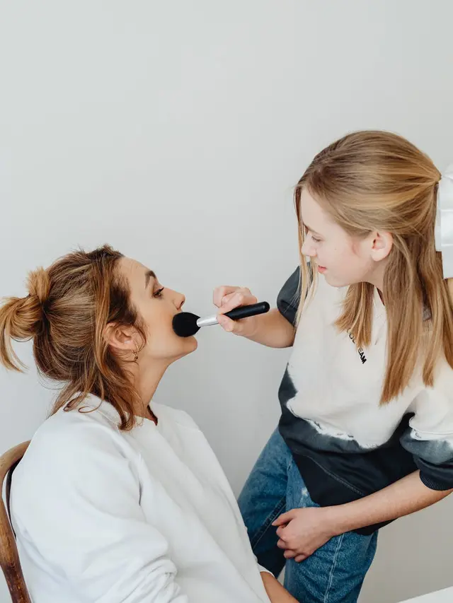 Mencoba Foundation Selama Beberapa Menit