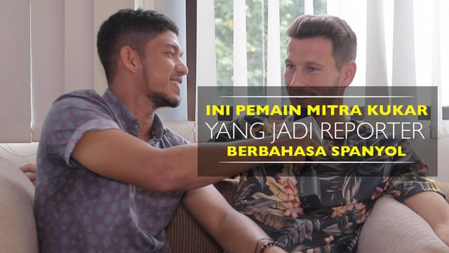Berita video Zikri Akbar, pemain Mitra Kukar saat menjadi reporter dadakan dengan bahasa Spanyol.