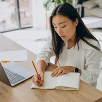 Decision Fatigue bisa mengganggu produktivitas jika dibiarkan. (foto: wayhomestudio/freepik)