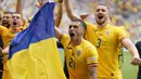 Timnas Rumania sukses membuat kejutan pada laga pembuka Grup E Euro 2024 dengan kemenangan 3-0 atas Ukraina di Allianz Arena, Munchen, Jerman, Senin (17/6/2024) malam WIB. Tiga gol yang mengoyak gawang Ukraina yang dikawal kiper andalan Real Madrid, Andriy Lunin, dilesakkan oleh Nicolae Stanciu (29'), Razvan Marin (53') dan Denis Dragus (57'). (AP Photo/Matthias Schrader)