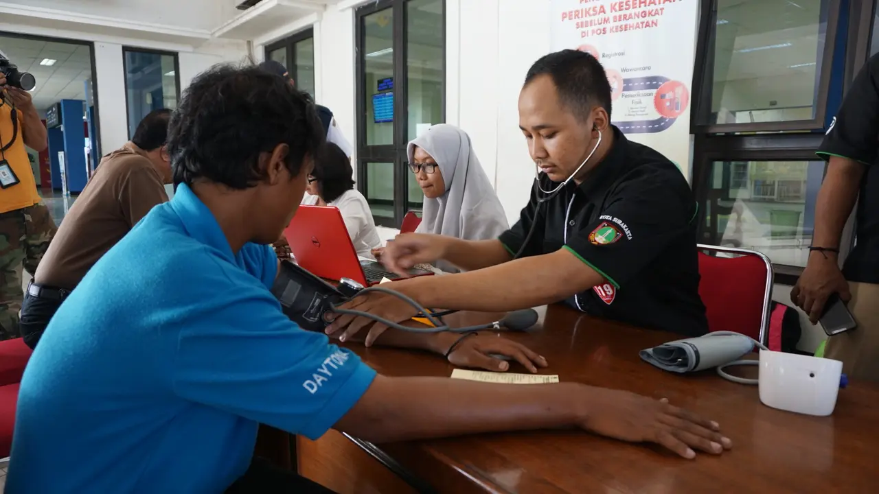 Pemeriksaan Kesehatan dan Narkoba Para Sopir Jelang Arus Mudik