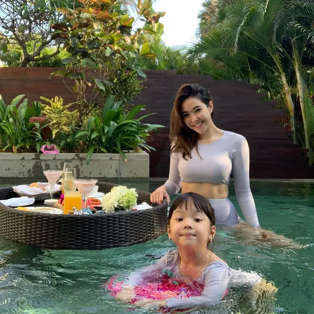 7 Potret Gisella Anastasia dan Gempita Pakai Baju Kembar, Kompak
