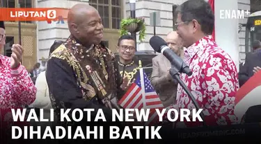 Wali Kota New York kenakan jaket batik saat pengibaran perdana bendera Merah Putih di New York 19 Agustus lalu. Ini jadi bagian dari peringatan hubungan diplomatik Indonesia-AS 75 tahun dalam momentum perayaan kemerdekaan RI di Amerika. Selengkapnya ...