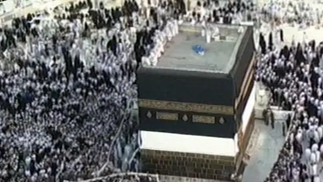 Lihat! Kain Penutup Kabah Diganti