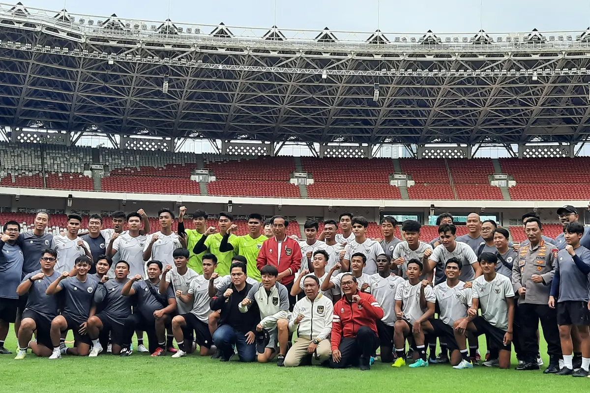 Presiden Jokowi bertemu dengan pemain Timnas Indonesia U-20, yang gagal bermain di Piala Dunia U-20 2023. (Liputan6.com/Lizsa Egeham)