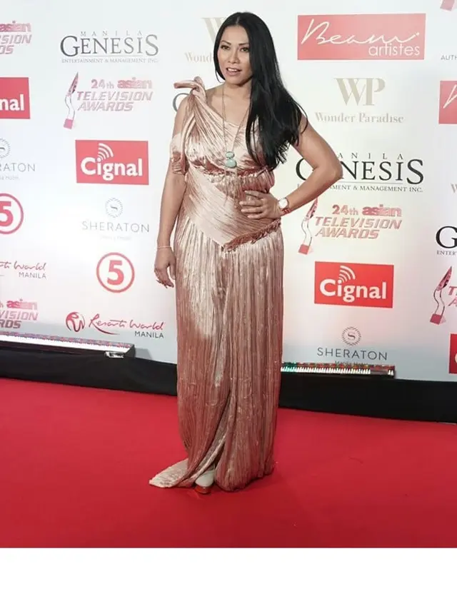 7 Gaya Anggun saat Hadiri Asian Television Awards, Raih Penghargaan