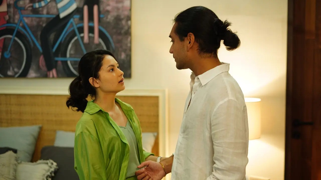 Clara Bernadeth dan Giorgino Abraham dalam serial Turn On 2. (Foto: Vidio)