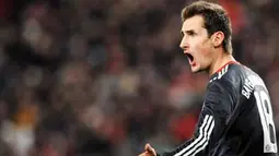 Reaksi striker Bayern Muenchen Miroslav Klose di laga lanjutan Bundesliga melawan VfB Stuttgart di Stuttgart, 19 Desember 2010. Muenchen menang 5-3. AFP PHOTO / CHRISTOF STACHE 