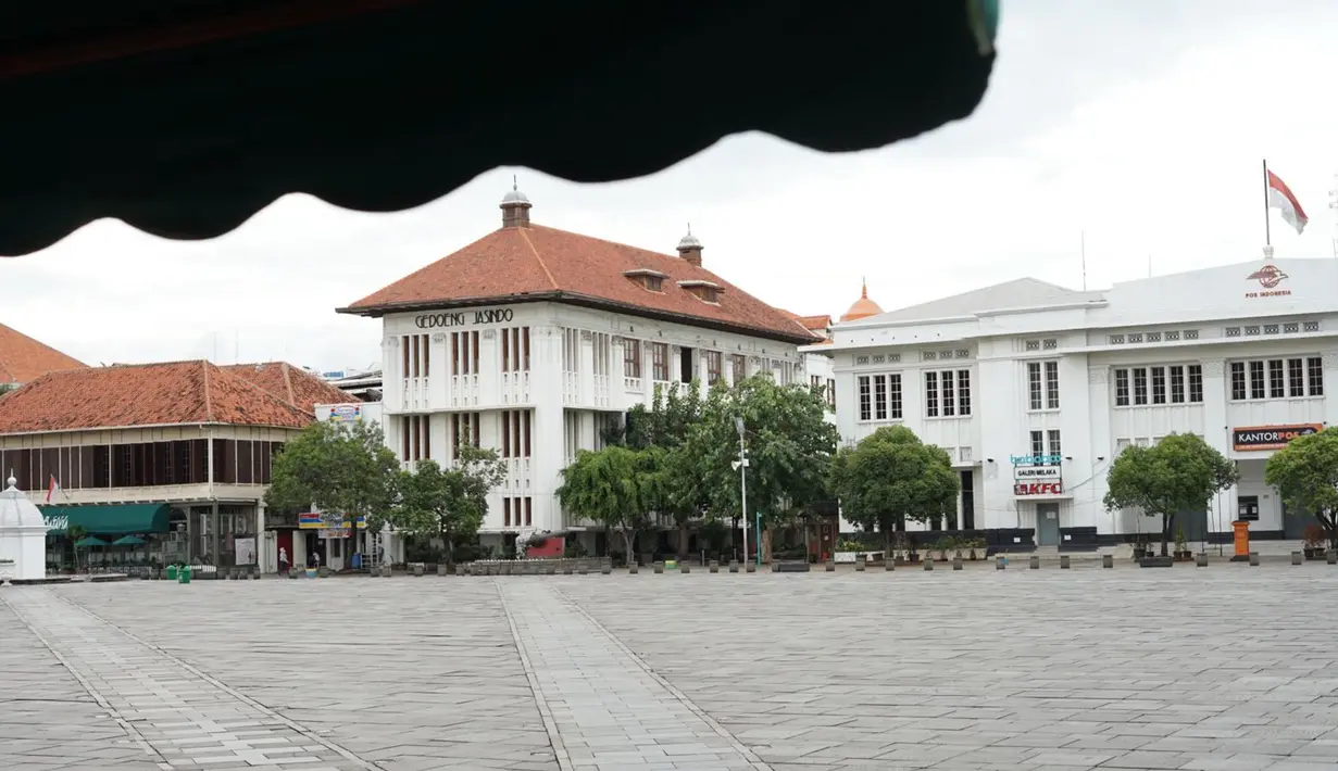 Suasana kawasan wisata Kota Tua yang sepi dari aktivitas di Jakarta, Selasa (26/5/2020). Adanya program PSBB menyebabkan kawasan yang biasanya selalu ramai saat libur tersebut menjadi sepi dari pengunjung di hari kedua pascalebaran. (Liputan6.com/Immanuel Antonius)