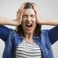 Yuk ketahui gejala menopause yang harus diketahui sejak dini. (Sumber Foto: Shutterstock/The List)