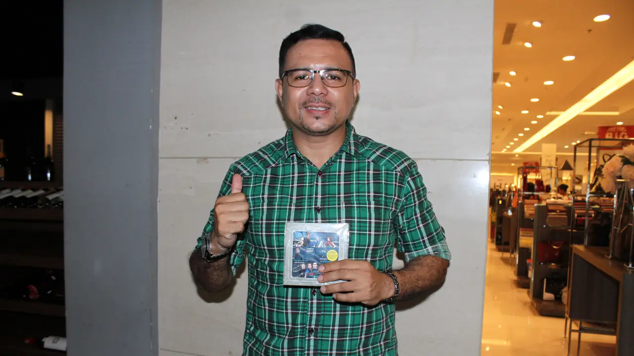 Menduakan Kahitna, Carlo Saba Bersolo Karir
