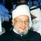 Ulama Islam Mesir yang tinggal di Doha, Qatar, dan Ketua Persatuan Ulama Muslim Internasional (IUMS) Yusuf Al Qaradawi wafat. (Foto: Wikimedia commons)