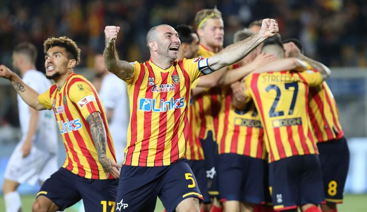 Lecce terakhir bermain di Serie A pada musim 2019/2020 dan harus terdegradasi ke Serie B setelah finis di posisi ke-18 klasemen akhir. Lecce terdegradasi bareng Brescia dan SPAL yang masing-masing menghuni posisi ke-19 dan 20. (twitter/OfficialUSLecce)