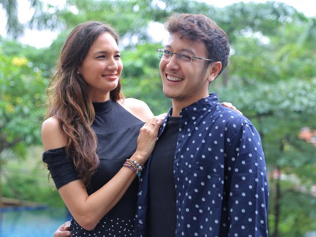 Dimas Anggara Nadine Chandrawinata Dan 4 Artis Lain Dari Fans Idola Jadi Pasangan Cinta News Entertainment Fimela Com